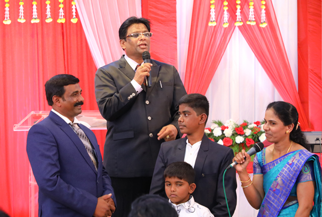 Grace Ministry Celebrates Christmas 2021 with Pomp and Grandeur on 17th Friday, December at its Prayer centre in Valachil, Mangalore. Hundreds gathered at the program and celebrated Xmas with Bro Andrew Richard and family.  